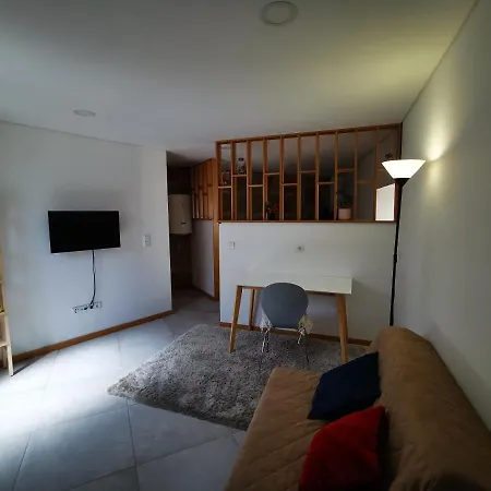 Estudios Do Bairro Do Castelo Capsule hotel *
