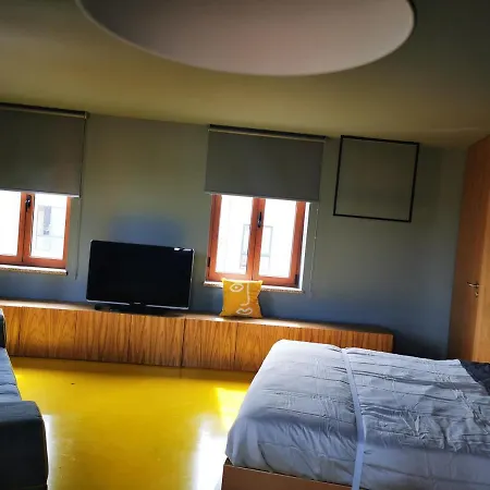 Estudios Do Bairro Do Castelo Capsule hotel Castro Daire